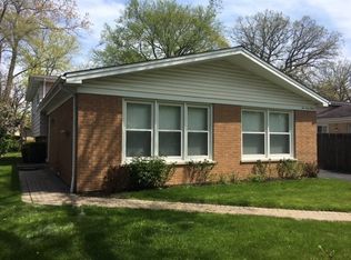 1043 Half Day Rd, Highland Park, IL 60035