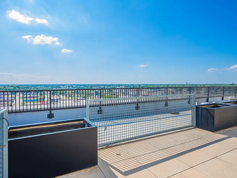 Heers 1 Bed 1 Bath 756 Penthouse Patio