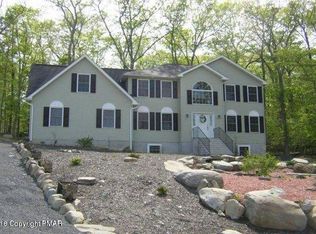 146 Falling Water Ct, East Stroudsburg, PA 18302
