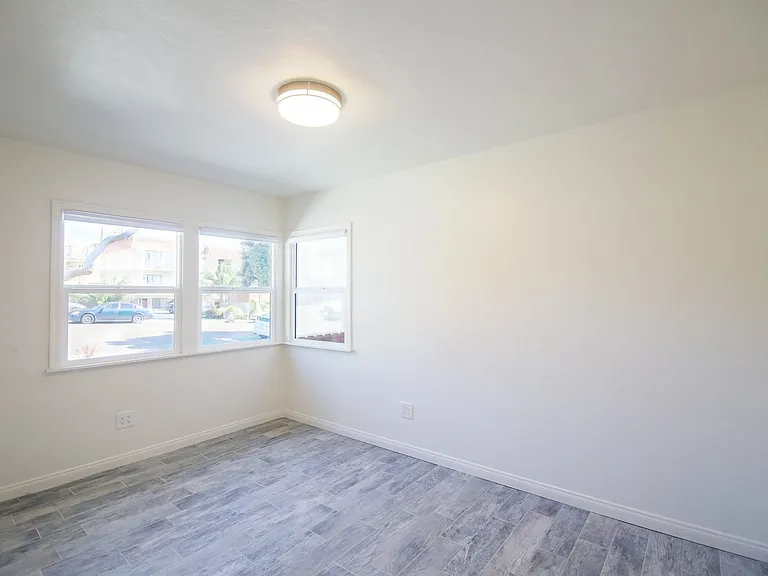 220 2nd St — Photo 17