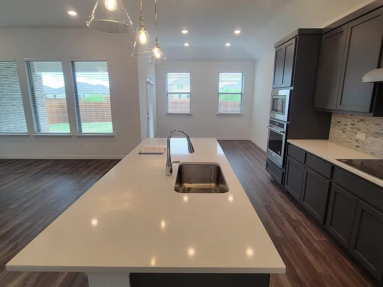 1633 Pine Valley Dr — Photo 5