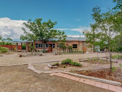 91-A Feather Catcher, Santa Fe, NM, 87506