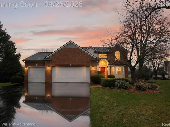 721 Remington Ct, Commerce Township, MI 48382