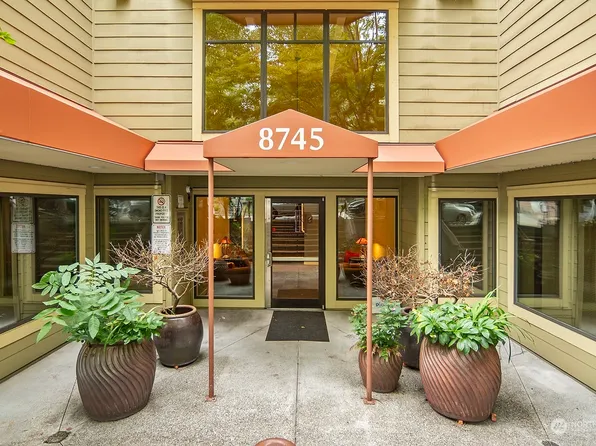 8745 Greenwood Avenue N #512, Seattle, WA 98103