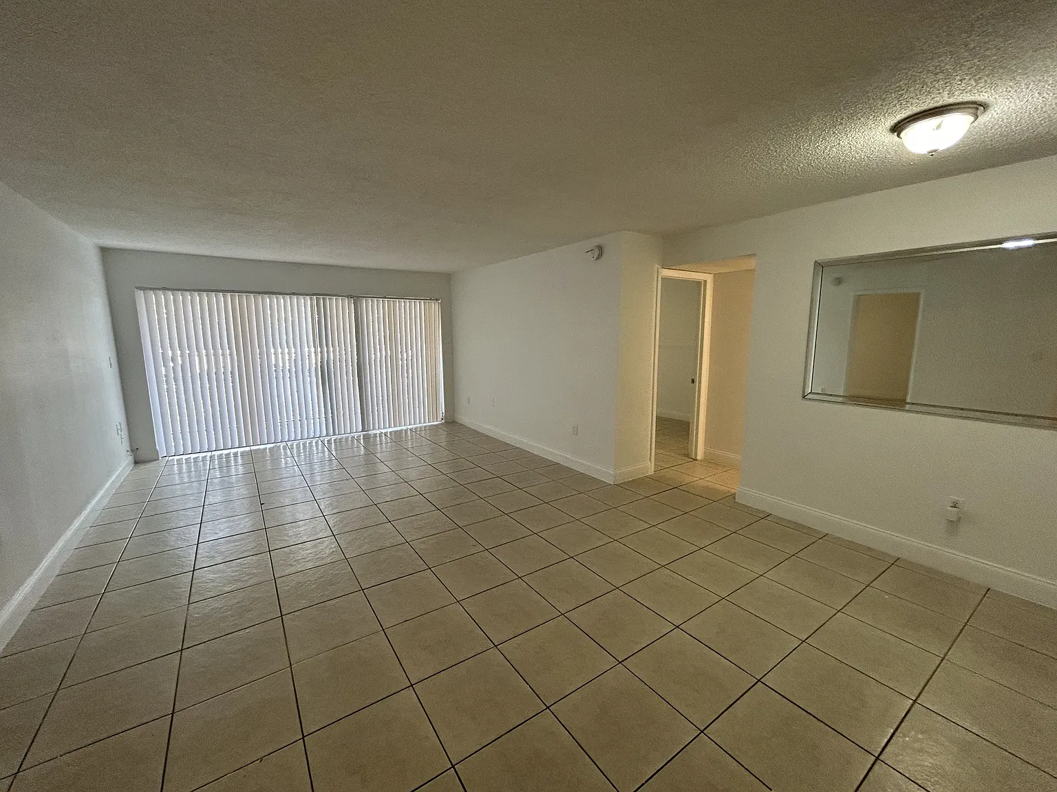 Springcrest 4205 N # 112 ( American Dp Llc) - 566 — Photo 2