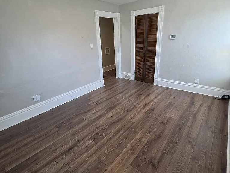 Dining/Living Room (10.5x13.5)