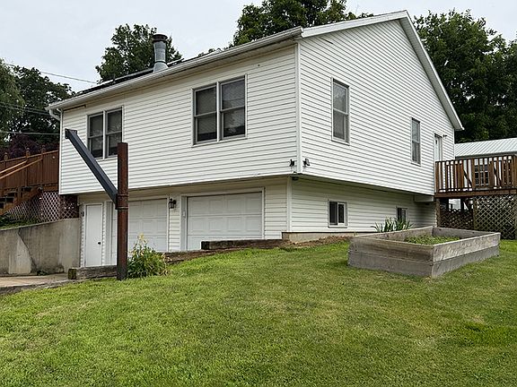 3rd image of 409 N Barber Ave