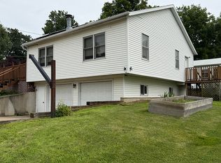 409 N Barber Ave, Polo, IL 61064