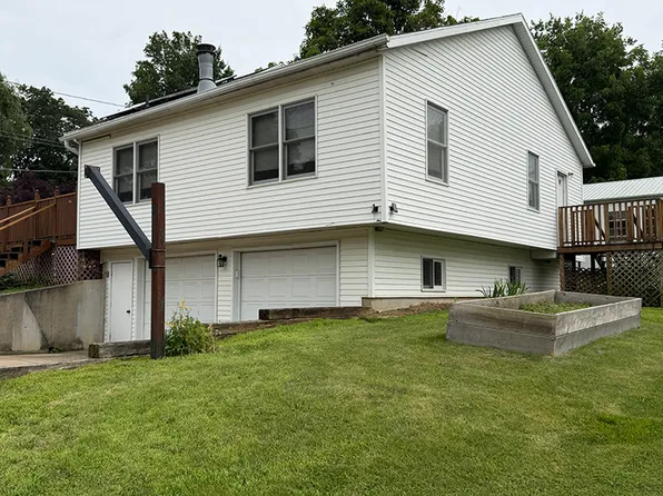 409 N Barber Ave, Polo, IL 61064