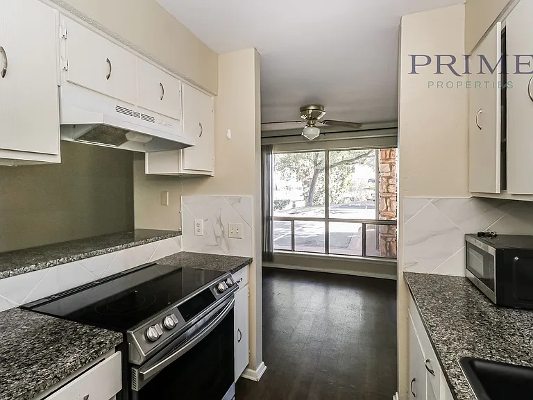 500 E Riverside Dr #135 — Photo 5