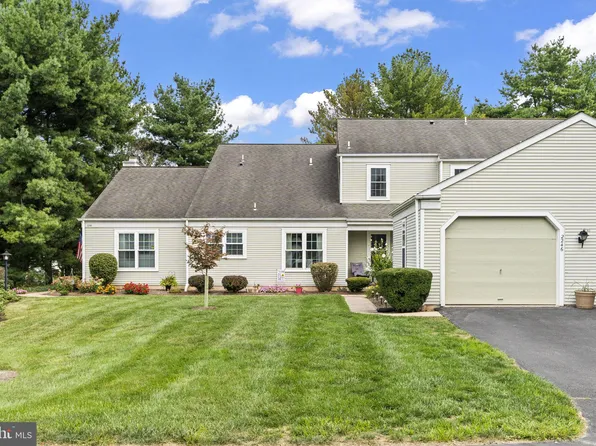 2246 Wexford Rd, Palmyra, PA 17078