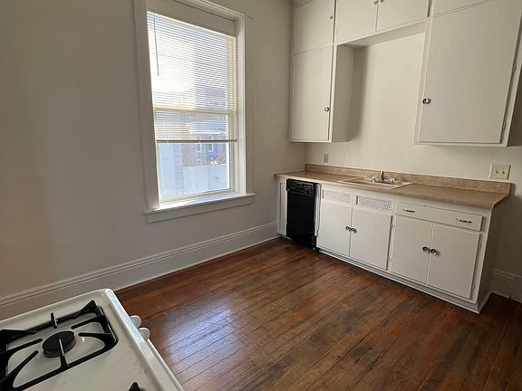 3rd image of 318 Brady St #8