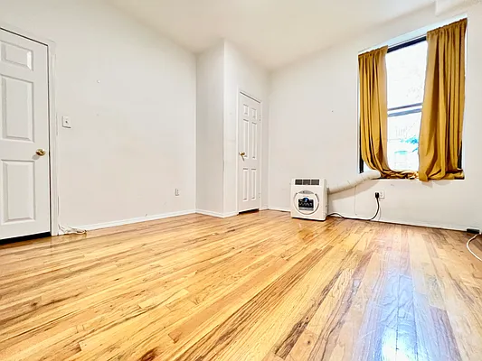 Rented by Pear NYC LLC | media 9