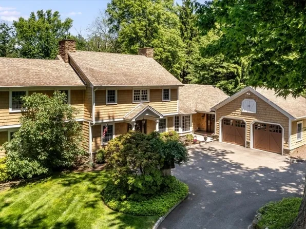 7 Farmstead Rd, North Caldwell Boro, NJ 07006