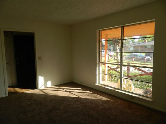 5th image of 2642 Linn St