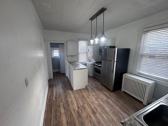 3rd image of 530 4th Ave Floor 1