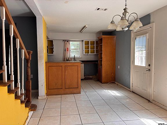 4th image of 421 E Rosedale St