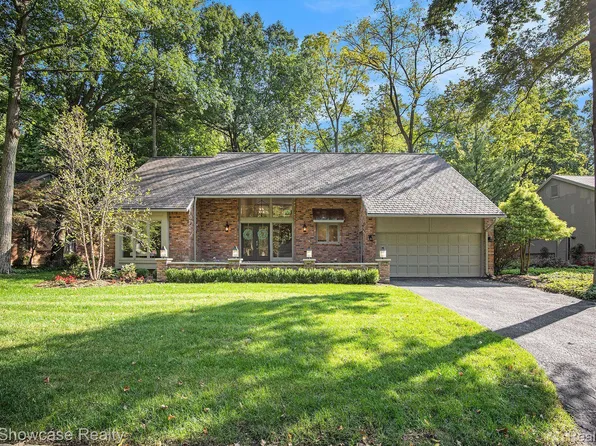 32864 Outland Trl, Bingham Farms, MI 48025