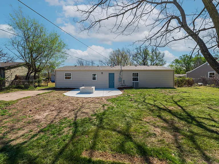 821 N Clara St — Photo 27