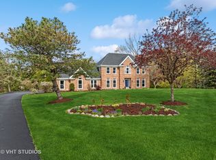 140 Weatherstone Rd, Barrington, IL 60010