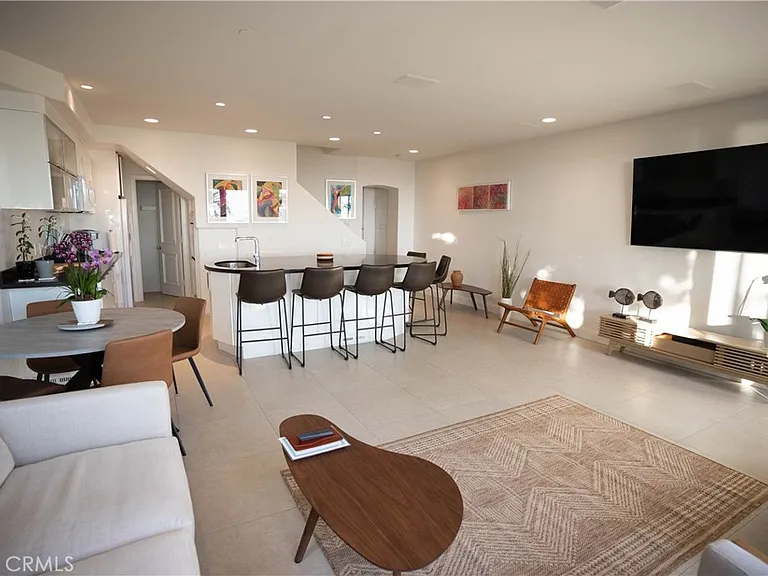 558 Cliff Dr — Photo 10