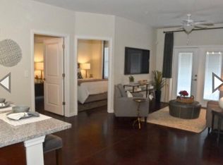 312 Darlington Ave APT 101, Wilmington, NC 28403
