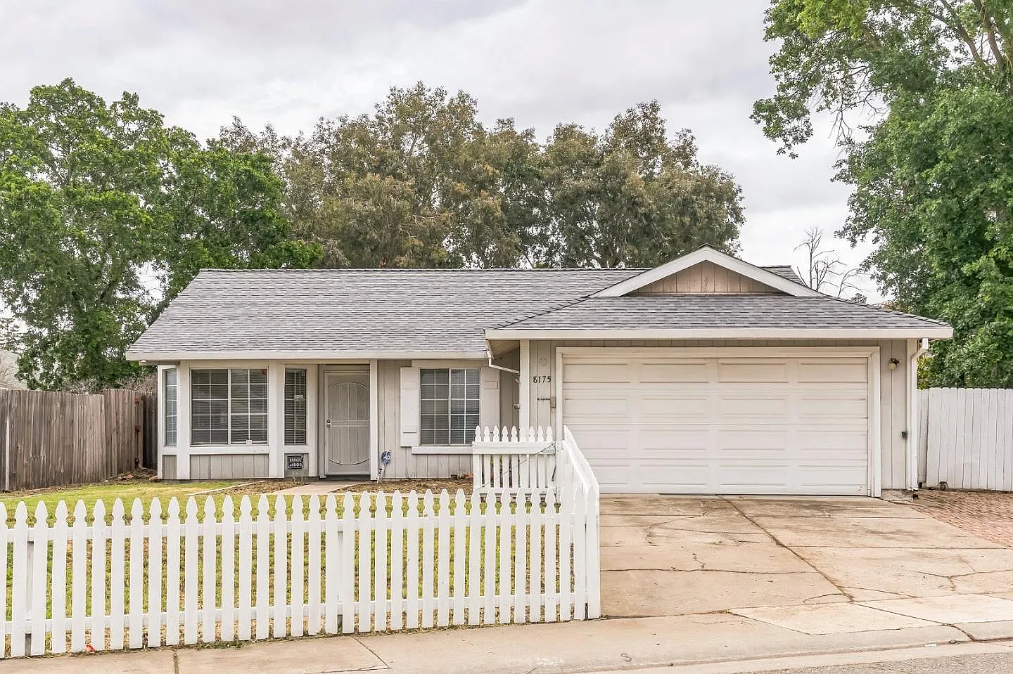 8175 Heather Grove Ct photo 1