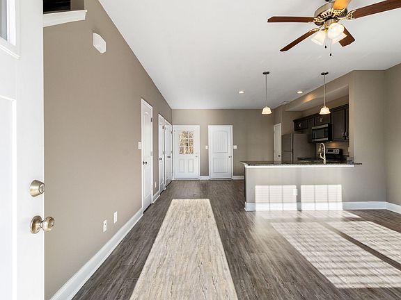 3rd image of 909 Charlotte St #8