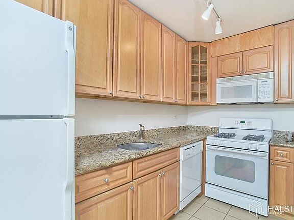 4th image of 300 W 55th St APT 12E