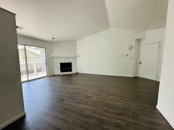 1665 Commodore Ct, Schaumburg, IL 60193