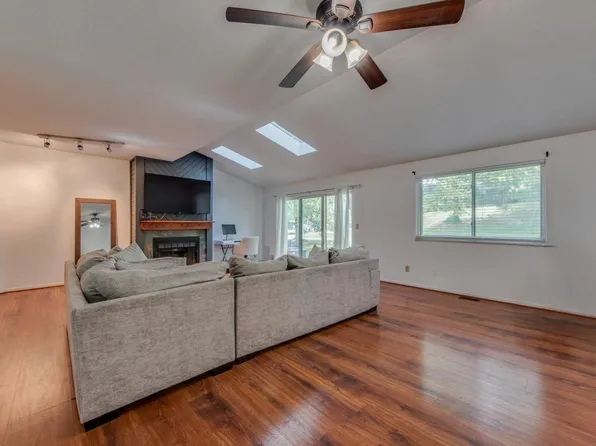 2354 Seven Pines Dr, Saint Louis, MO 63146