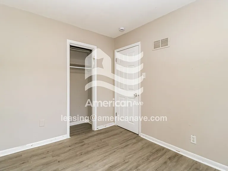 699566_008_main_bedroom_8.jpg