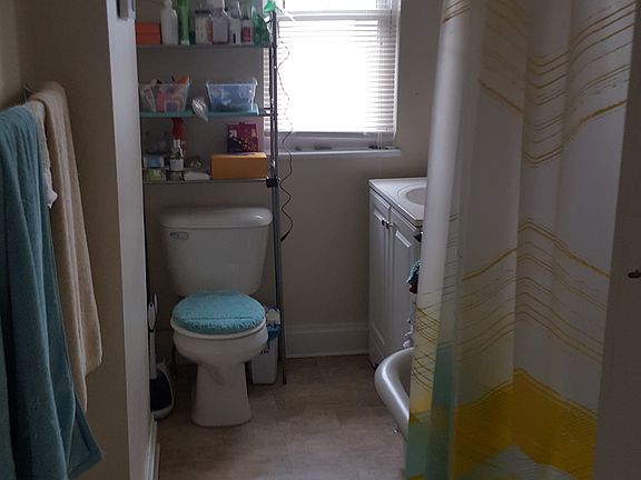 3rd image of 2835 Indianola Ave