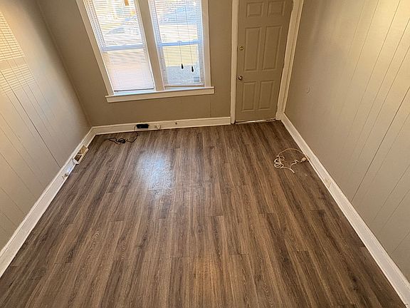 3rd image of 325 Cummings Ave