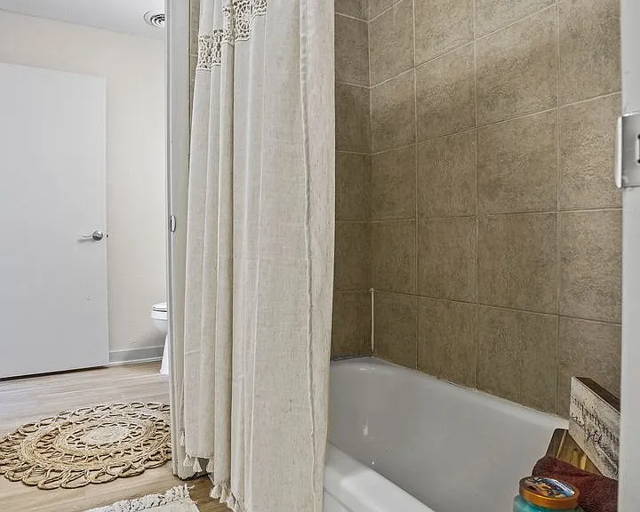 Regency Point Luxury Apartments — Photo 58