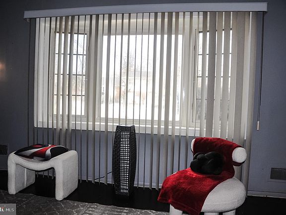 3rd image of 16 Bittersweet Rd