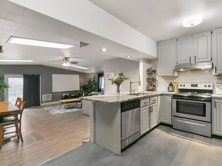 813 Table Mountain Ct — Photo 5