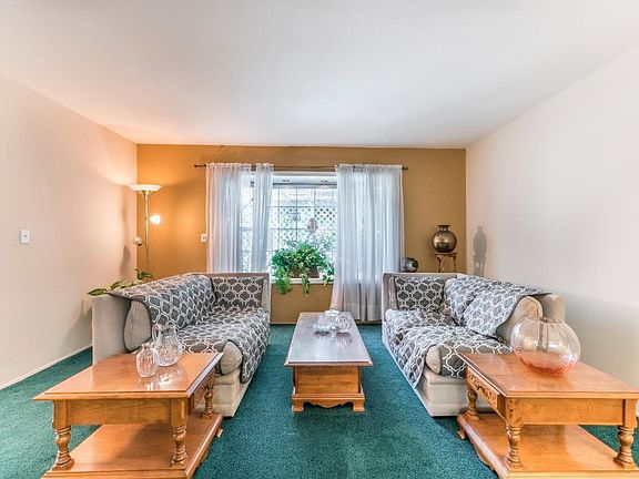4th image of 72 Park Sharon Dr
