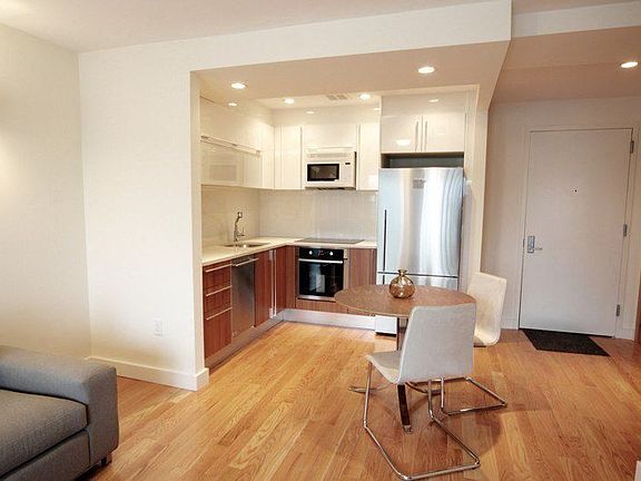 5th image of 3135 31st St #609