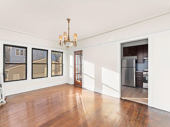 3rd image of 2424 N Sawyer Ave #1N