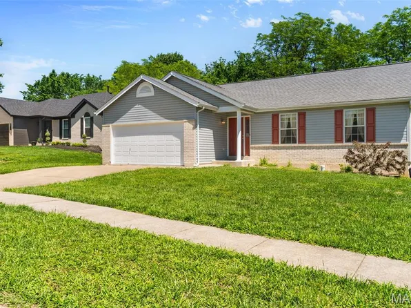2060 Peine Forest Dr, Wentzville, MO 63385