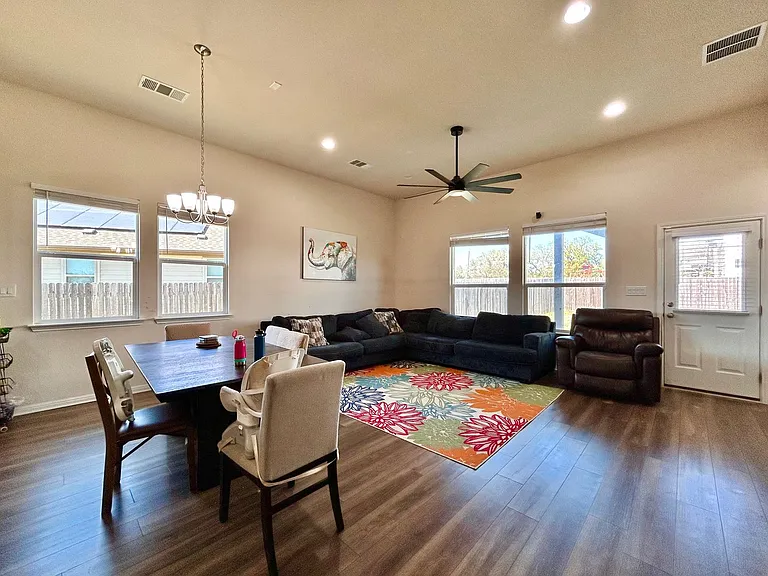 445 Arrowhead Vine St — Photo 8