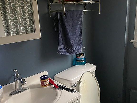 1st floor bathroom 