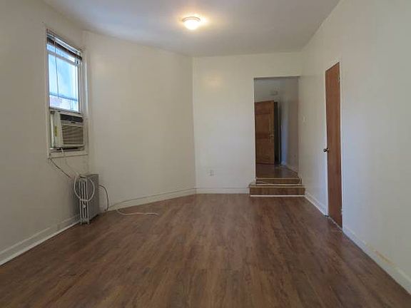 2nd image of 179 Quincy St #3