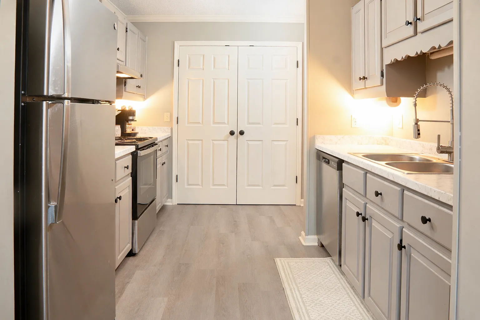 Creekside Apartments — Photo 1