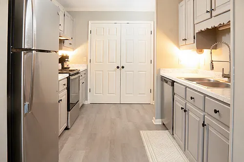 Creekside Apartments Photo 1