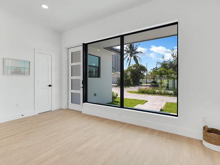 1248 N Harbor Dr — Photo 7
