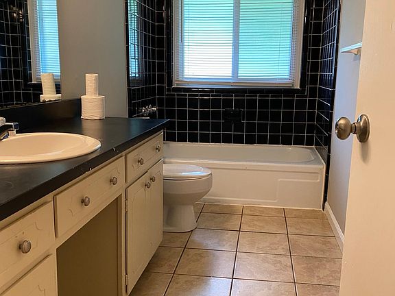 5th image of 7174 Holland Ln