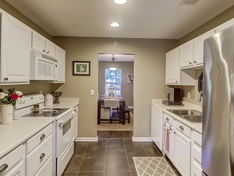 1691 Dexter Ln — Photo 7