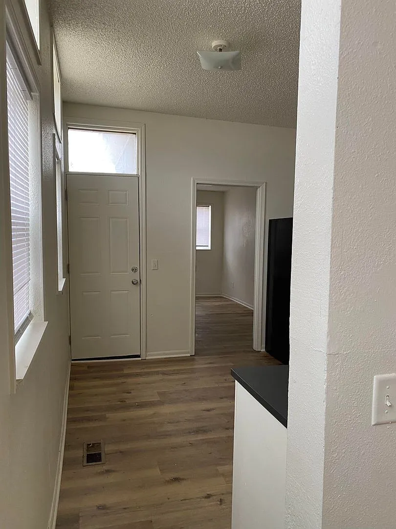 1324 Buchanan Triplex — Photo 4